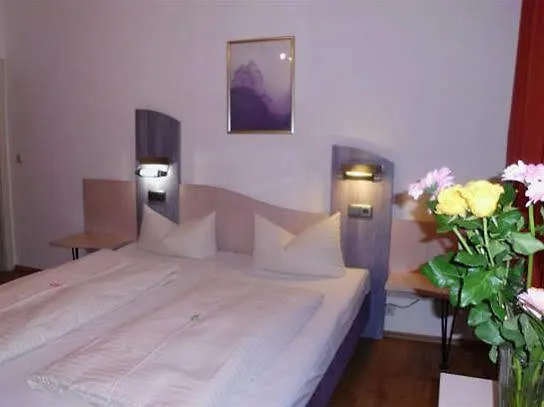 Goldener Hirsch Hotel